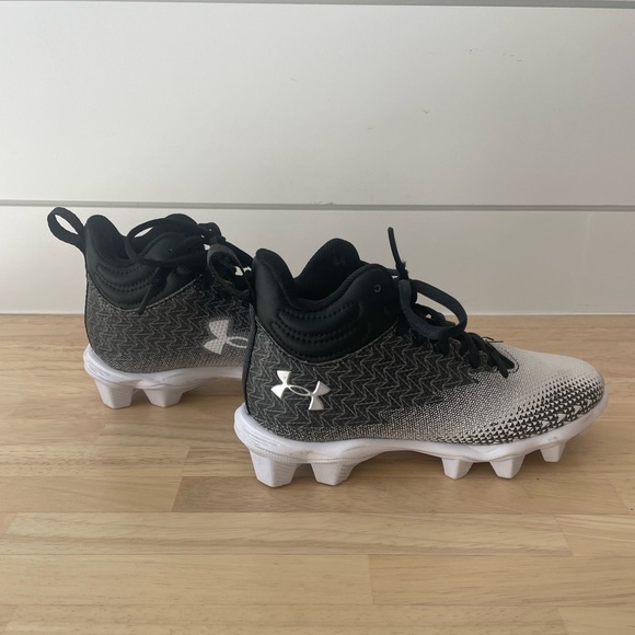 Under Armour Kids' Spotlight Franchise 3 Mid RM Football Cleats - Picture 4 of 7